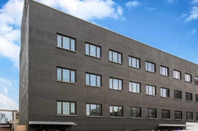 The Industrialist Hotel Gowanus Brooklyn, Sonder