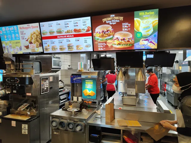 McDonald's Mobil DT @Petron Sg. Besi Toll