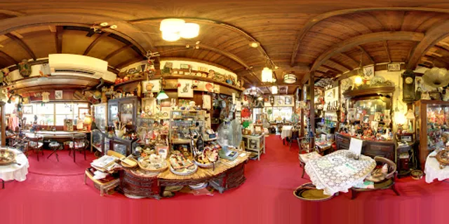 Antique Gallery Cafe Ben Ben