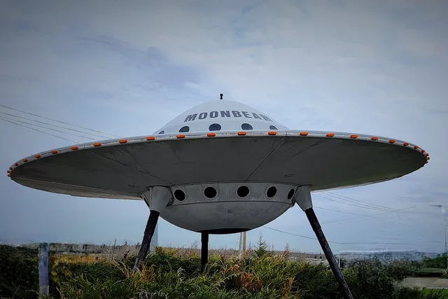 Moonbeam UFO Monument / Monument OVNI de Moonbeam