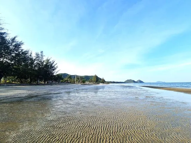 Sam Roi Yot Beach