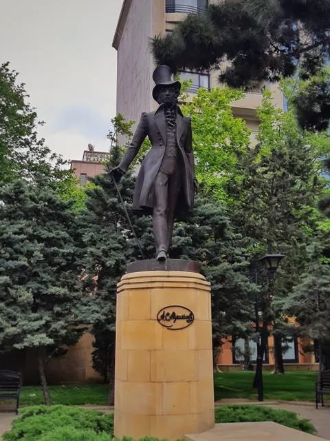 Aleksandr Puşkin heykəli