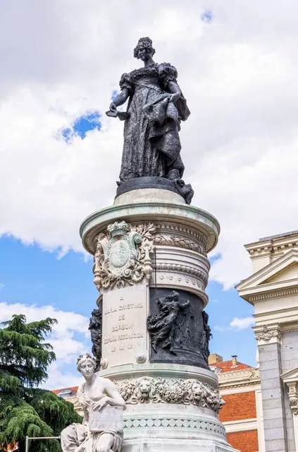 Monumento a María Cristina de Borbón