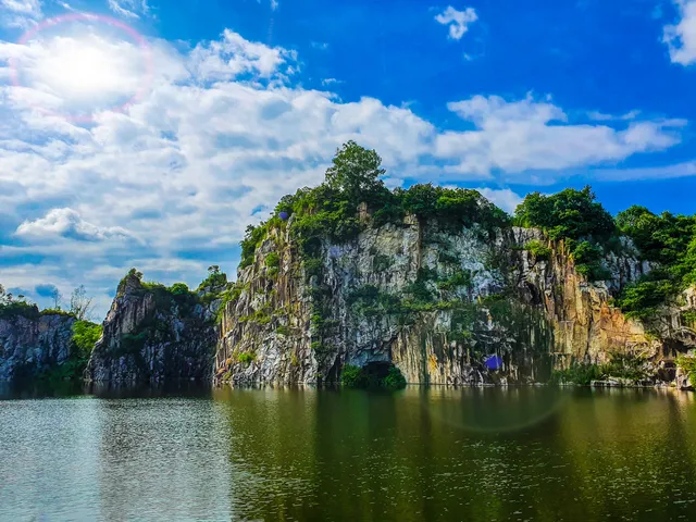 Lòng Hồ Núi Sập