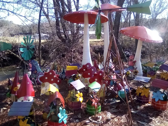 The Zoo Groovy Metal Yard Art