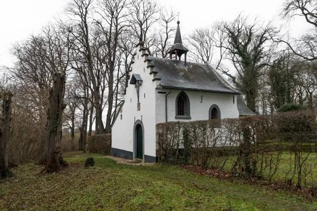 Kluis en Kruisweg op de Schaelsberg