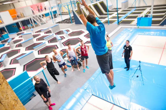 Saltos trampoline park