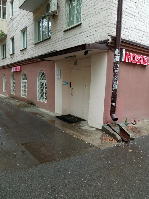 i HOSTEL