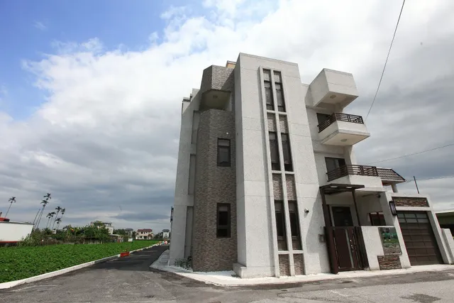 靚民宿.有車位.白天不便接電話.請加電話LINE