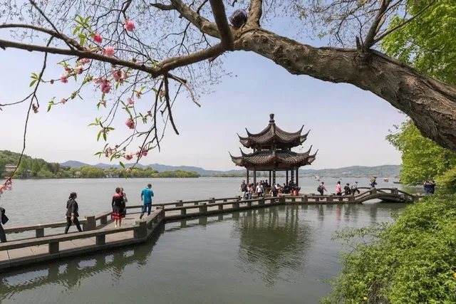 Xi Lake
