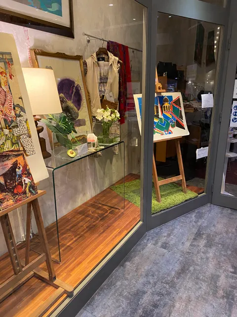 Vintage Store - Leccisi Collection