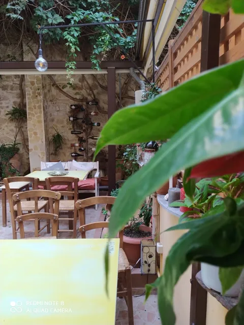 Μεζεδοπωλείο Η Αυλή