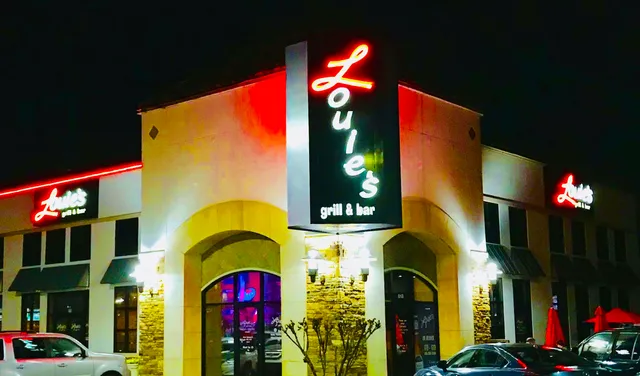 Louie's Grill & Bar