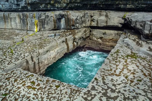 Poll na bPéist - The Wormhole