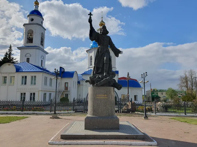 Pamyatnik Polkovomu Svyashchenniku