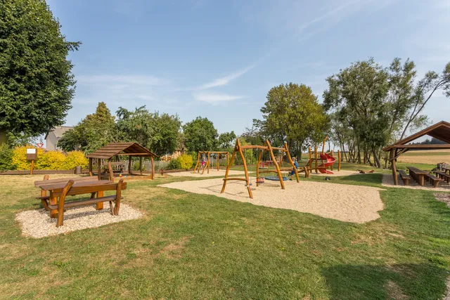 Pohádková stezka aneb putování malého Človíčete