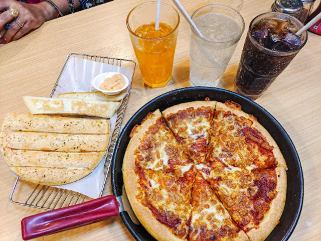 Domino's Pizza | Subhash Chauraha, Prayagraj