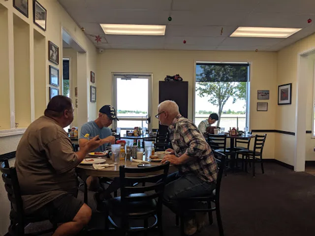 Breezy’s Wings & Wheels Restaurant