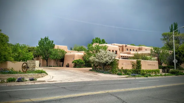 Gerald Peters Gallery