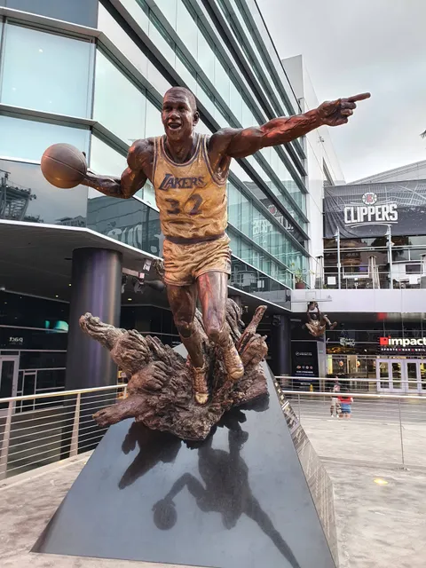 Magic Johnson Statue