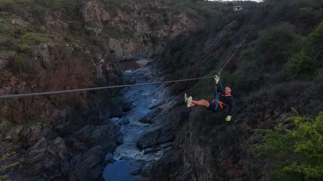 Tirolesa Alpa Corral