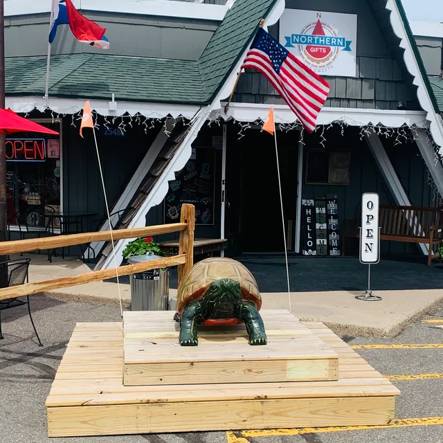 Northern Gifts & Sweets & Glen's Ice Cream Parlor