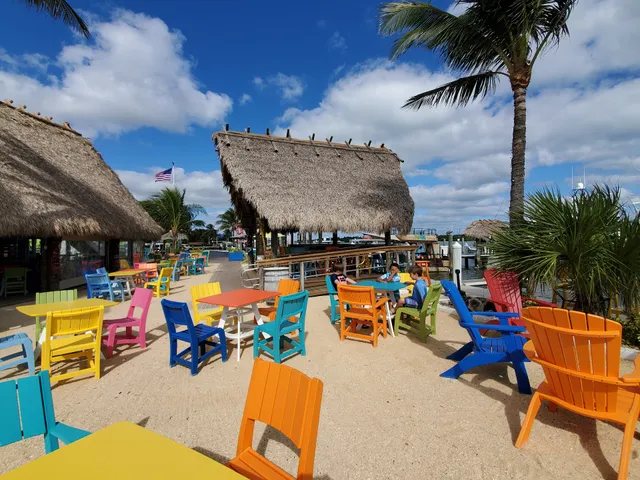 Blowing Rocks Marina/Tiki Bar