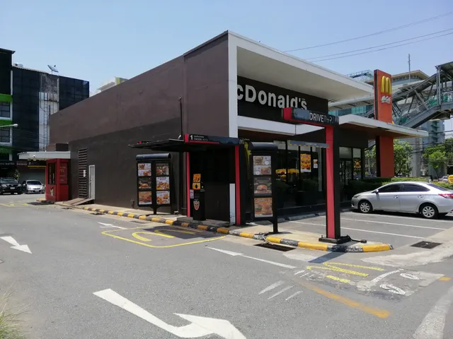 McDonald's Drive-Thru Maxvalu Laksi