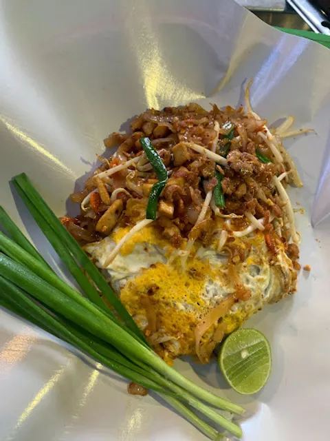 Ancient Pad Thai & Hoi Tod ผัดไทยโบราณ หอยทอด โดยคุณเจนเน็ต ณ ประตูน้ำพระโขนง (ใต้ที่กลับรถสะพานพระโขนง)