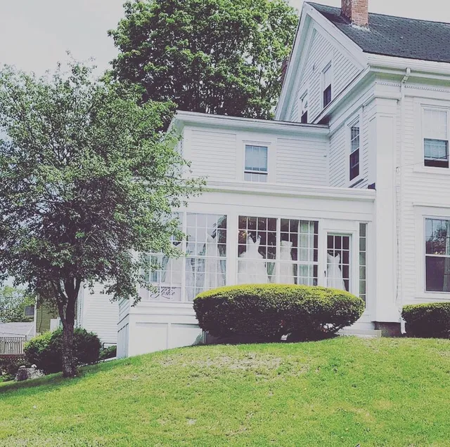 Boutique Leslie Bridal LLC