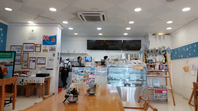 Snowy House Dessert Cafe