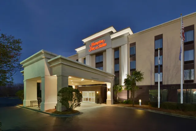 Hampton Inn & Suites Clinton - I-26