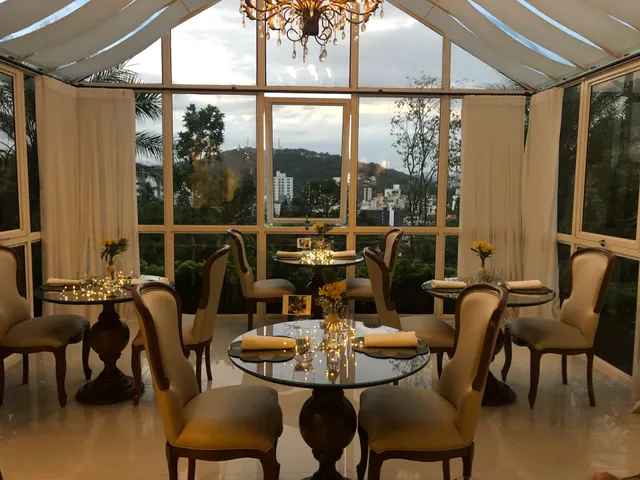 Botic Restaurant & Bar