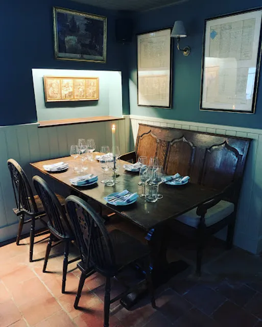 The White Horse Inn - Traditional Pub