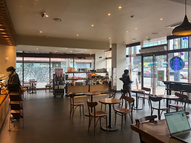 Starbucks Hansung University Station