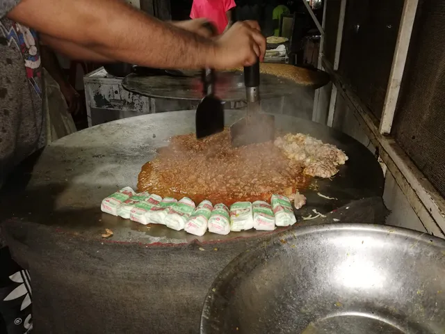 Goonga Yaqoob Chai Wala - H838+734, Temple Rd, Mozang Chungi, Lahore ...