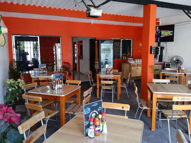 Mariscos y Micheladas Los Tocayos