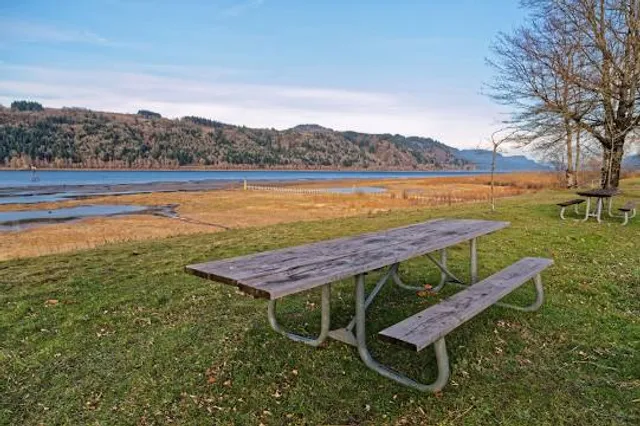 Rooster Rock State Park Visitor Center