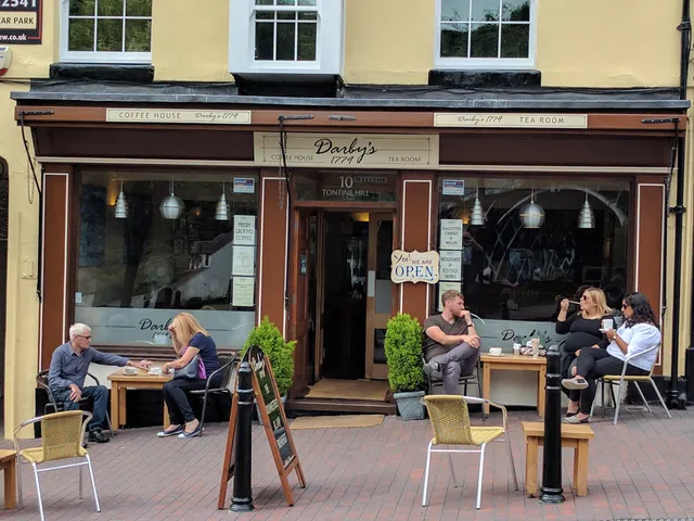 D’arcys At The Station