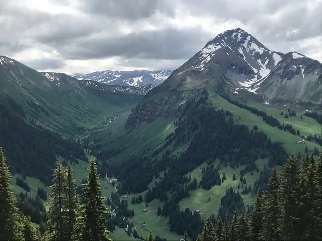Ski resort Rinderberg/​Saanerslochgrat/​Horneggli – Zweisimmen/​Saanenmöser/​Schönried/​St. Stephan