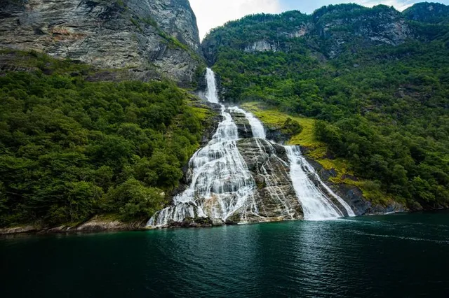Hengjanefossen waterfall