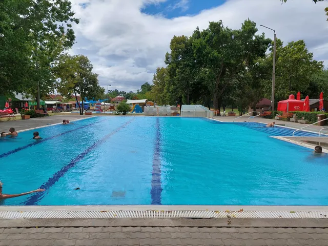 Gödi melegvízű strand