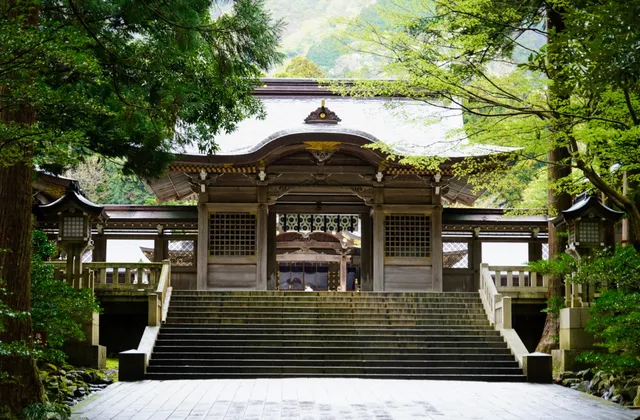 Yahiko Shrine Homotsuden