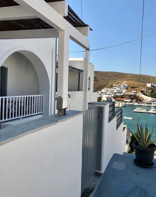 Loutra Kythnos Suites