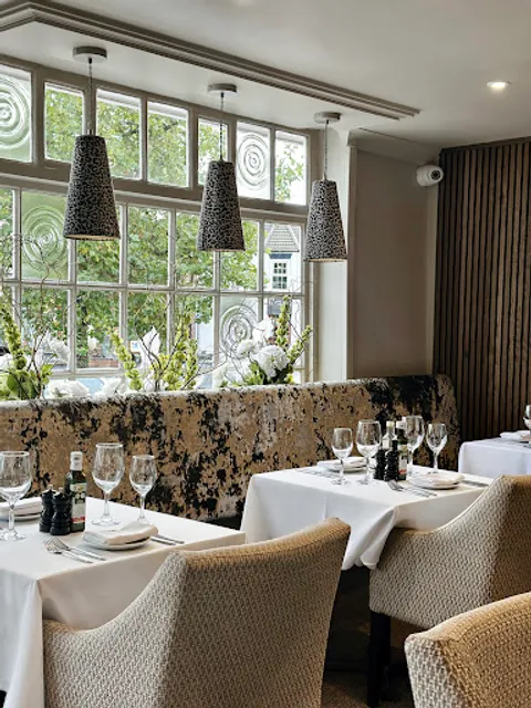 Ziniz Restaurant & Wine Bar