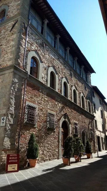 Dovizi Palace