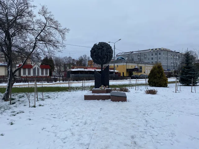 Opalonnyy Tsvetok, Skul'ptura-Memorial