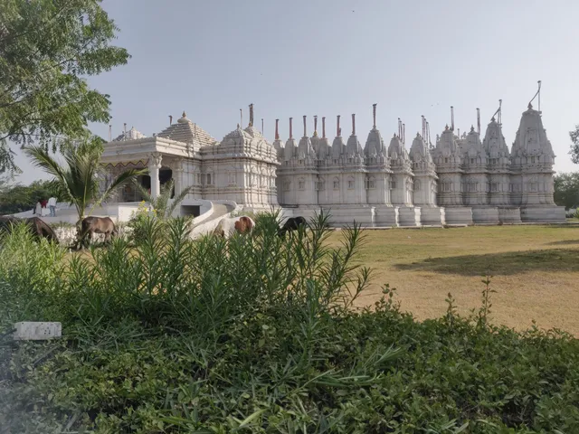 72 Jinalaya Laxmivallabh Parshvnath Swetamber Jain Mandir Bhinmal