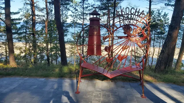 Ławeczka - Zakochani w Krynicy Morskiej