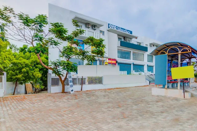 OYO SilverKey The Corniche